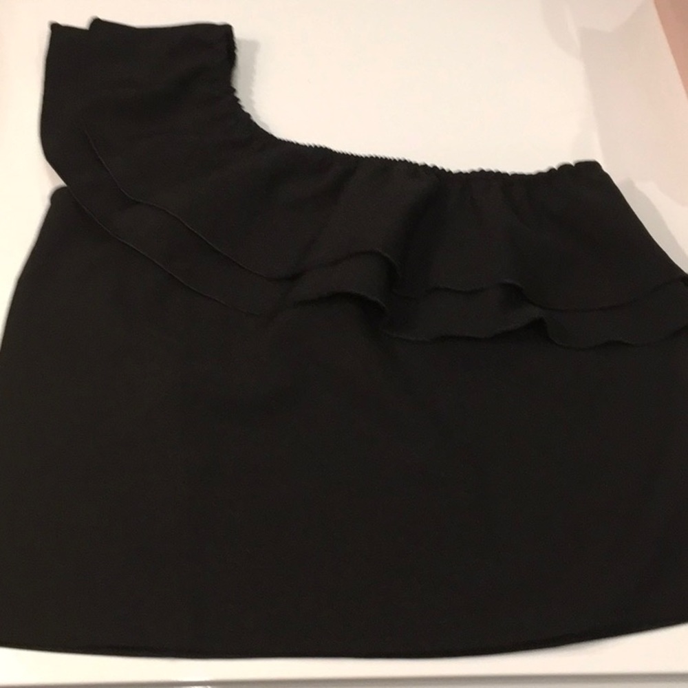 GREAT ONE SHOULDER RUFFLE - Picture 3 of 4